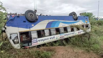 Five killed, 43 injured in road accident in Tamil Nadu's Trichy