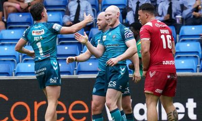 Liam Farrell double helps Wigan boost playoff push with win over Salford