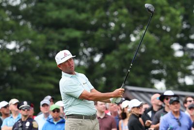 Chez Reavie spotted at Cheesecake Factory watching highlights of his third round at the Travelers Championship