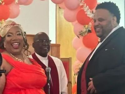 Groom collapses and dies moments after exchanging vows with bride