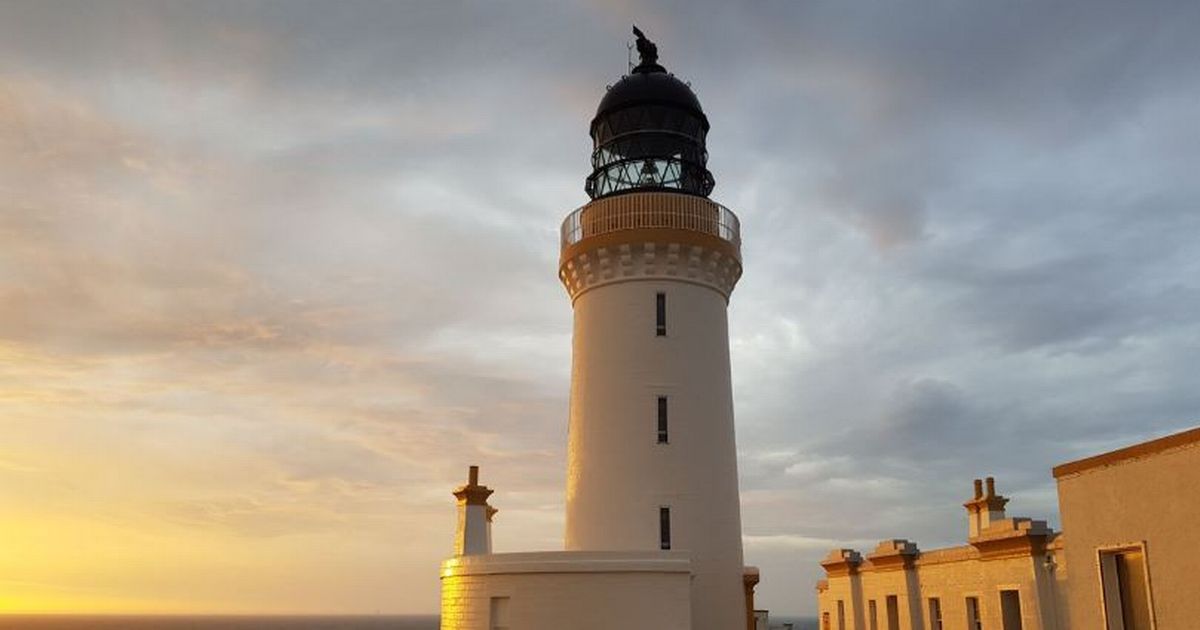Lighthouse workers in Scotland take historic strike…