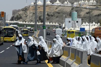 Huge crowds swarm from Mecca for hajj climax