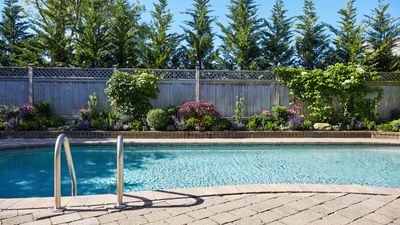 How often to shock a pool – for water that’s clear and hygienic