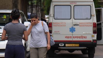 8 killed, 7 injured in collision between truck and passenger vehicle in Ratnagiri