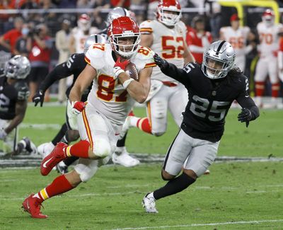 Travis Kelce finds another opportunity to talk trash to Raiders