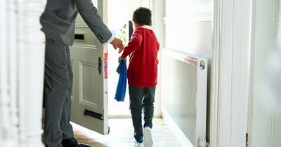 Mum calls out 'cheeky' neighbour for sending son to her house for lift to school