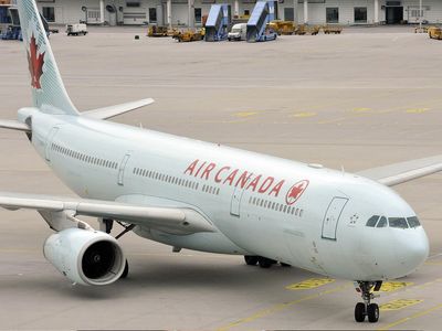 Off-duty Air Canada pilot comes to the rescue after captain falls ill during Toronto flight
