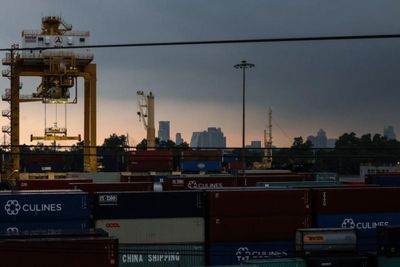 Exports drop 4.6% in May
