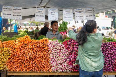 Farmers markets thrive as customers and vendors who latched on during the pandemic remain loyal