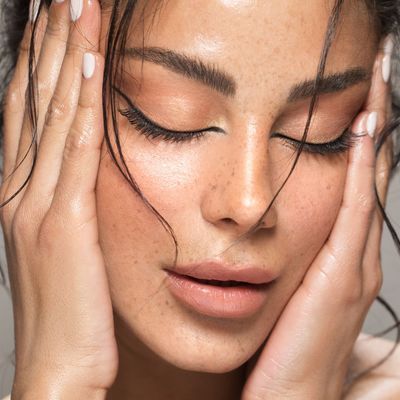 A celebrity make-up artist just shared her top tips for getting the perfect winged eyeliner every time