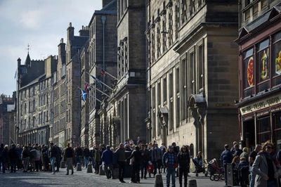 Questions as iconic sculpture of Scots poet vanishes from Royal Mile