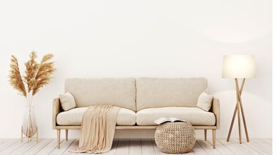 7 clever ways to decorate a blank wall in your home