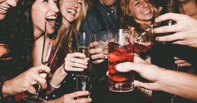 Expert shares what alcohol does to your body in just one hour after drinking