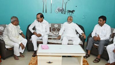 KCR gets cheerful welcome in Osmanabad, Solapur districts of Maharashtra