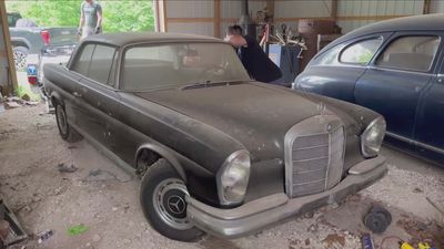 Watch 1965 Mercedes-Benz 220 SE Barnfind Get First Wash In 15 Years
