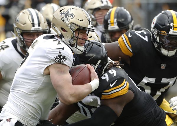 Pro Football Focus: Alvin Kamara, Jamaal Williams among top 32 RB's