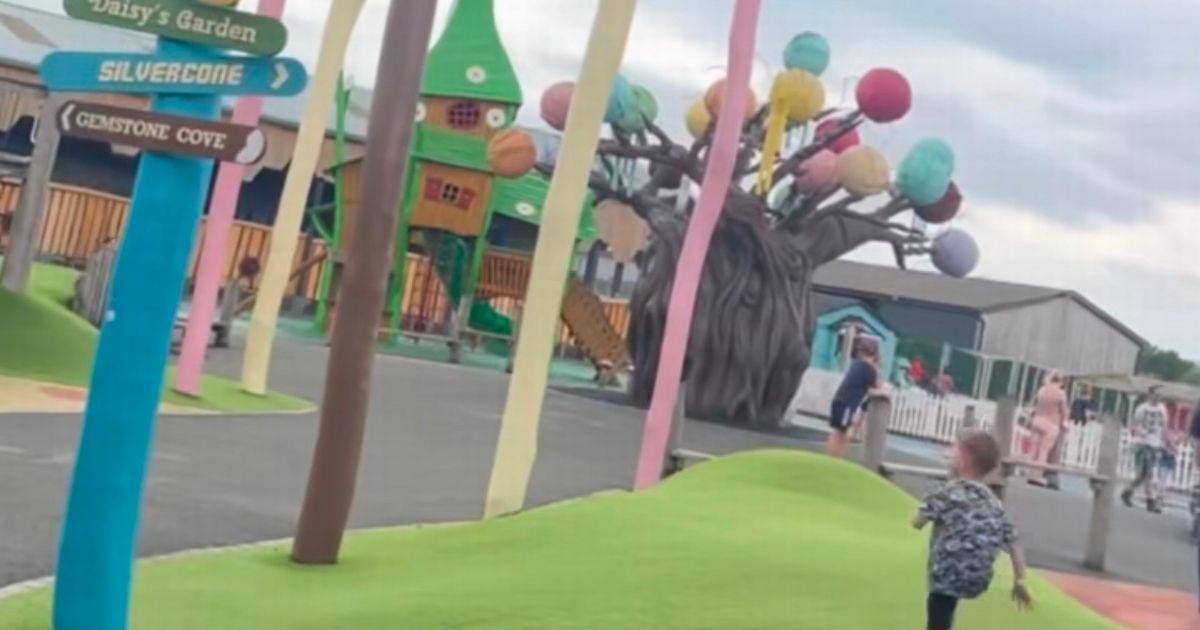 Kym Marsh visits "world's largest ice cream shop" with…