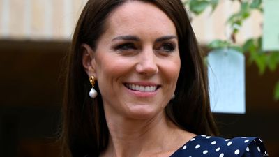 Kate Middleton's polka dot dress and Mulberry bag combo with $90 pearl earrings just blew us away