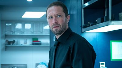 As Fans Of The Bear Rave About Richie In Season 2, Ebon Moss-Bachrach Opens Up About Why His Character Felt So Lost In The New Episodes