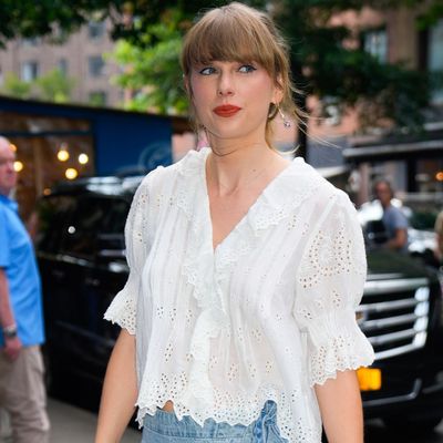 Taylor Swift just wore the coolest high-street skirt, and it's still in stock
