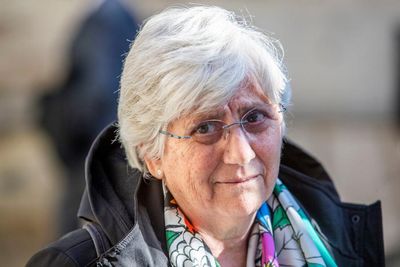 Clara Ponsati vows to defy 'fanatic' judge after new Spanish arrest warrant issued