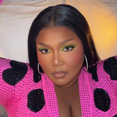 Lizzo’s “Special 2our” Makeup “Holds for Hours” Thanks to These Two Complexion Products