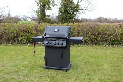Napoleon Phantom Rogue SE 425 RSIB review: a high-end gas grill