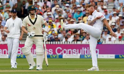 Steve Smith leads Australia charge but late Joe Root wickets give England hope