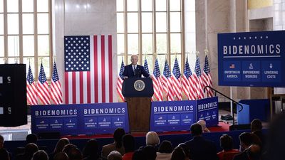 Biden makes peace with "Bidenomics"