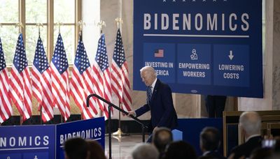 Bidenomics Chicago takeaways: Biden ‘loves’ the slogan, says Sen. Tammy Duckworth, a campaign co-chair