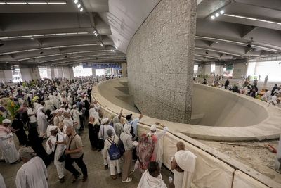 Muslim pilgrims take part in symbolic stoning of the devil as Hajj pilgrimage winds down