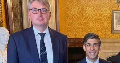 Photo reveals huge height difference between Rishi Sunak and tallest MP