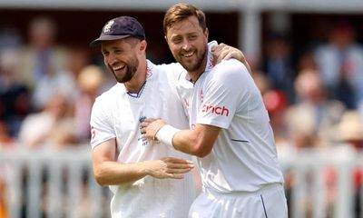 Ashes diary: Broad stuck on repeat as Robinson torments the tail