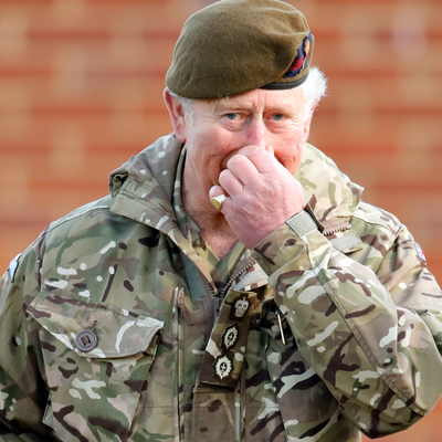 The King apparently has a telling gesture he uses to signal he's bored of a conversation