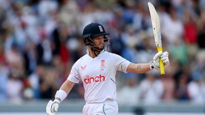 2nd Ashes Test: Ben Duckett leads England fightback after Steve Smith ton