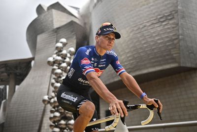 Van der Poel, Philipsen combine to create powerful Tour de France sprint train
