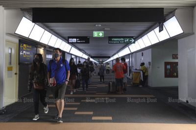 Walkway safety alert at airport