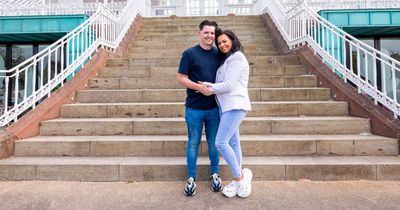 Whole plane claps for couple after phone call moments before flight