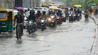 Delhi wakes up to rain; Mumbai, Thane, and Palghar to receive moderate to intense spells of rain