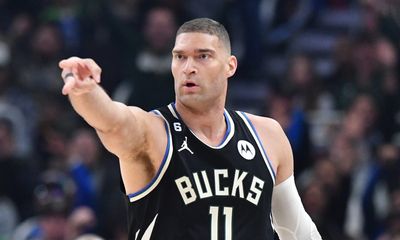 Lakers are reportedly interested in signing center Brook Lopez