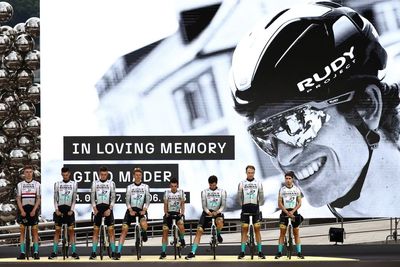 Tour de France remove race number 61 in remembrance of Gino Mäder