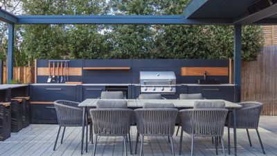 How to organize an outdoor kitchen – 8 tips to keep summer cookouts simple