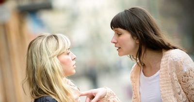 Woman praised for calling out mother who 'abandoned' bawling daughter in car