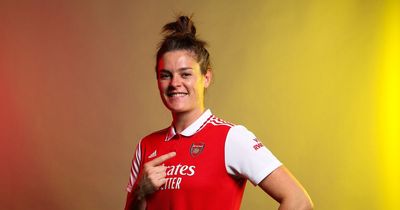 Arsenal's 'model professional' Jen Beattie signs new contract