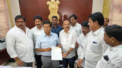 TDP accuses YSRCP of adding names of bogus voters to electoral rolls in Praksam district