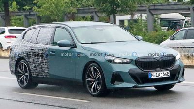 BMW i5 Touring Wagon Spied, Drops Camouflage And Exposes Front-End Design