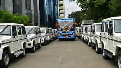 Transport Minister flags off new BMTC training vehicles
