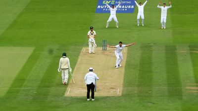 Australia leads England by 172 runs at tea on Day 3 at Lord's