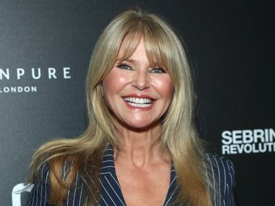 Christie Brinkley shuts down critics of new selfie: ‘The Wrinkle Brigade is out in full force’