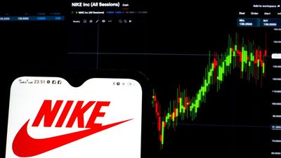 Nike Beats Revenue And Earnings Estimates In Q3, Bullish Chart Pattern Emerges
